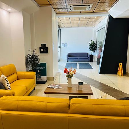 Quality Suites Central Square Палмерстън Норт Екстериор снимка