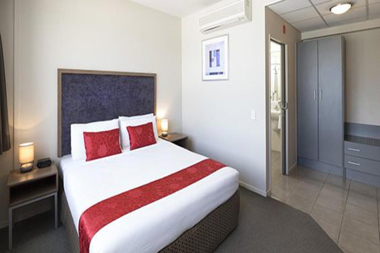 Quality Suites Central Square Палмерстън Норт Екстериор снимка