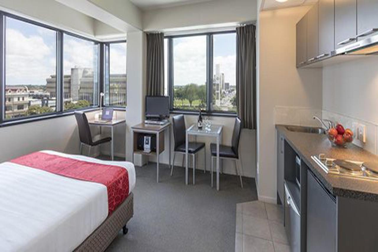 Quality Suites Central Square Палмерстън Норт Екстериор снимка