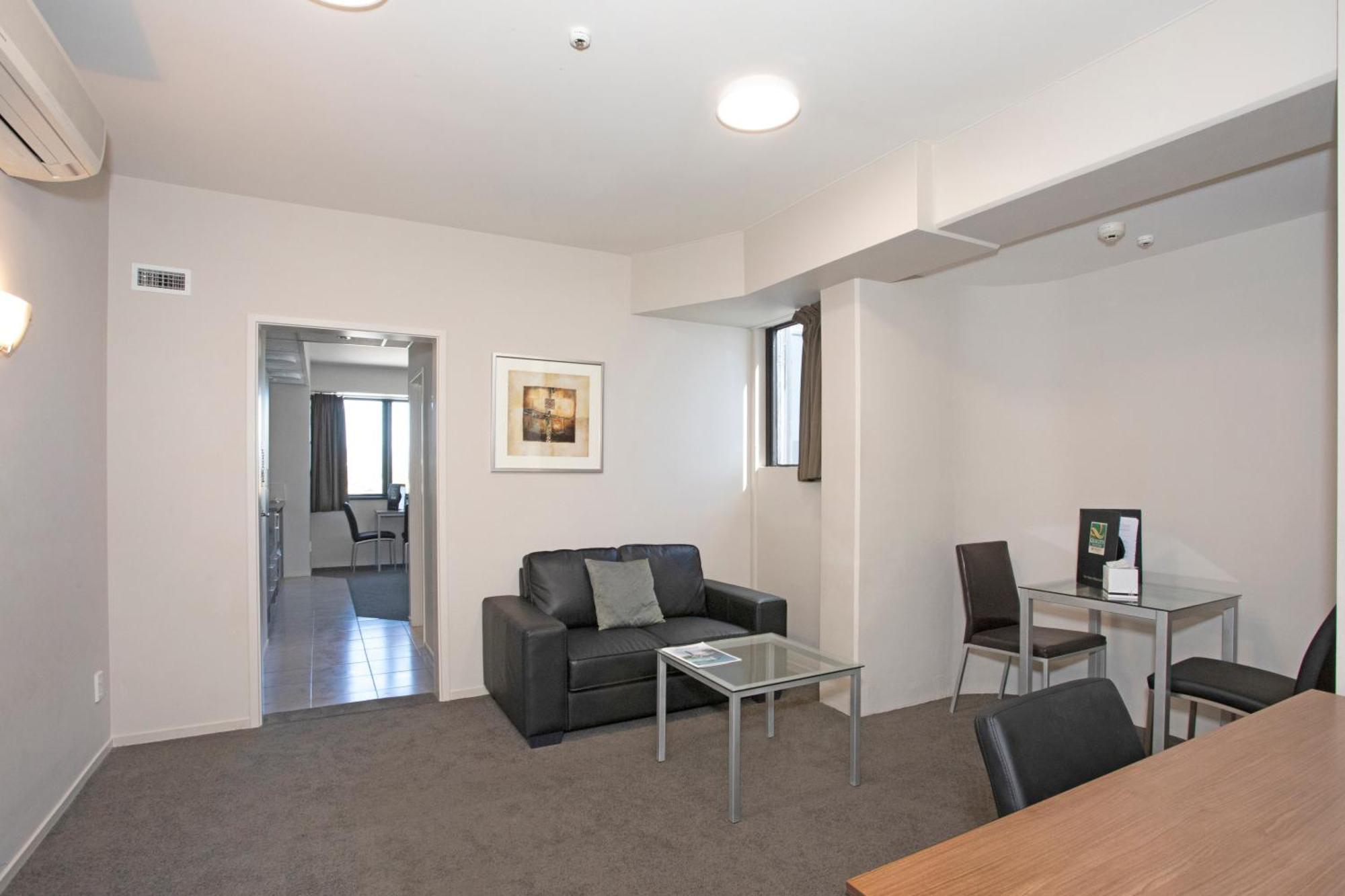 Quality Suites Central Square Палмерстън Норт Екстериор снимка
