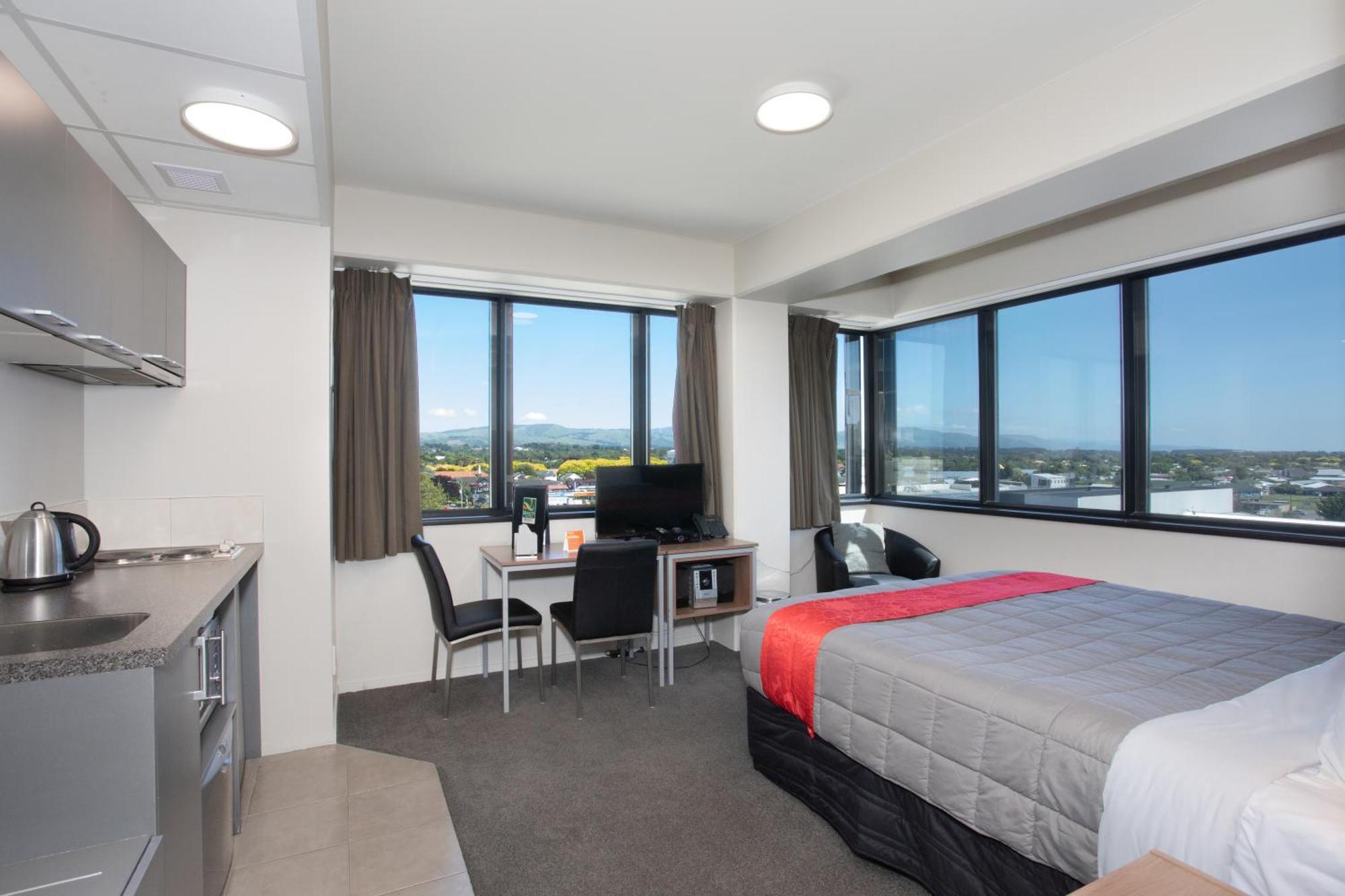 Quality Suites Central Square Палмерстън Норт Екстериор снимка