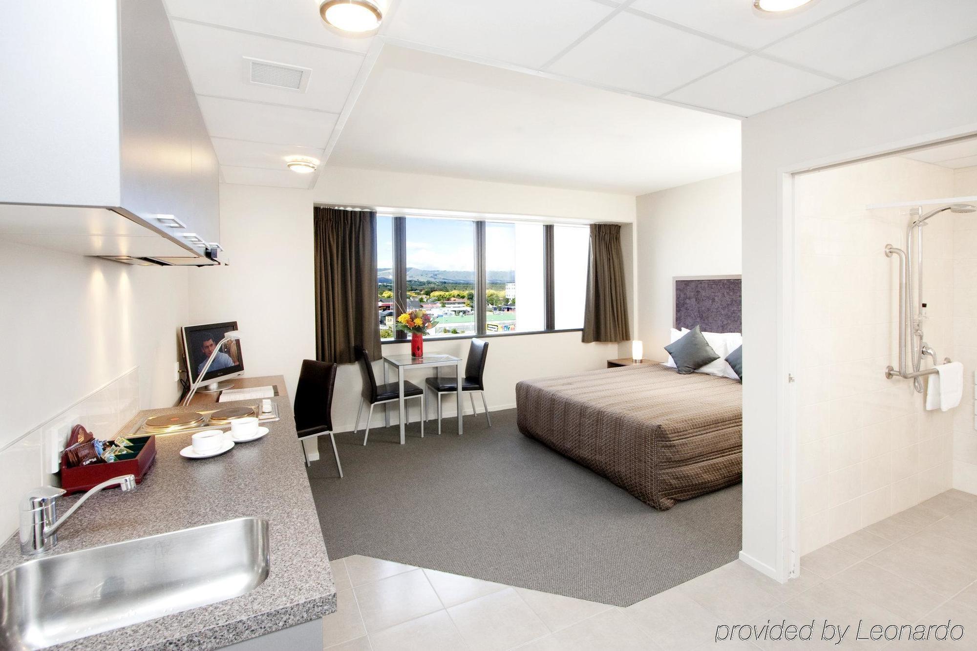 Quality Suites Central Square Палмерстън Норт Екстериор снимка