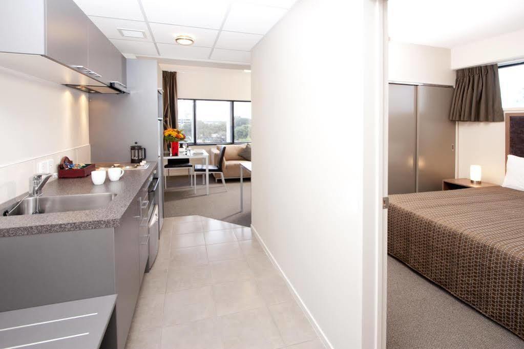 Quality Suites Central Square Палмерстън Норт Екстериор снимка