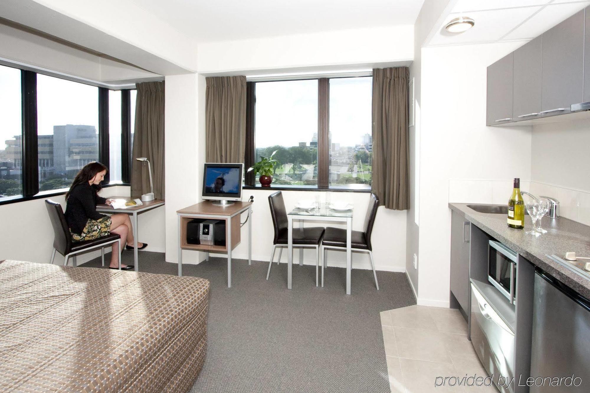 Quality Suites Central Square Палмерстън Норт Екстериор снимка
